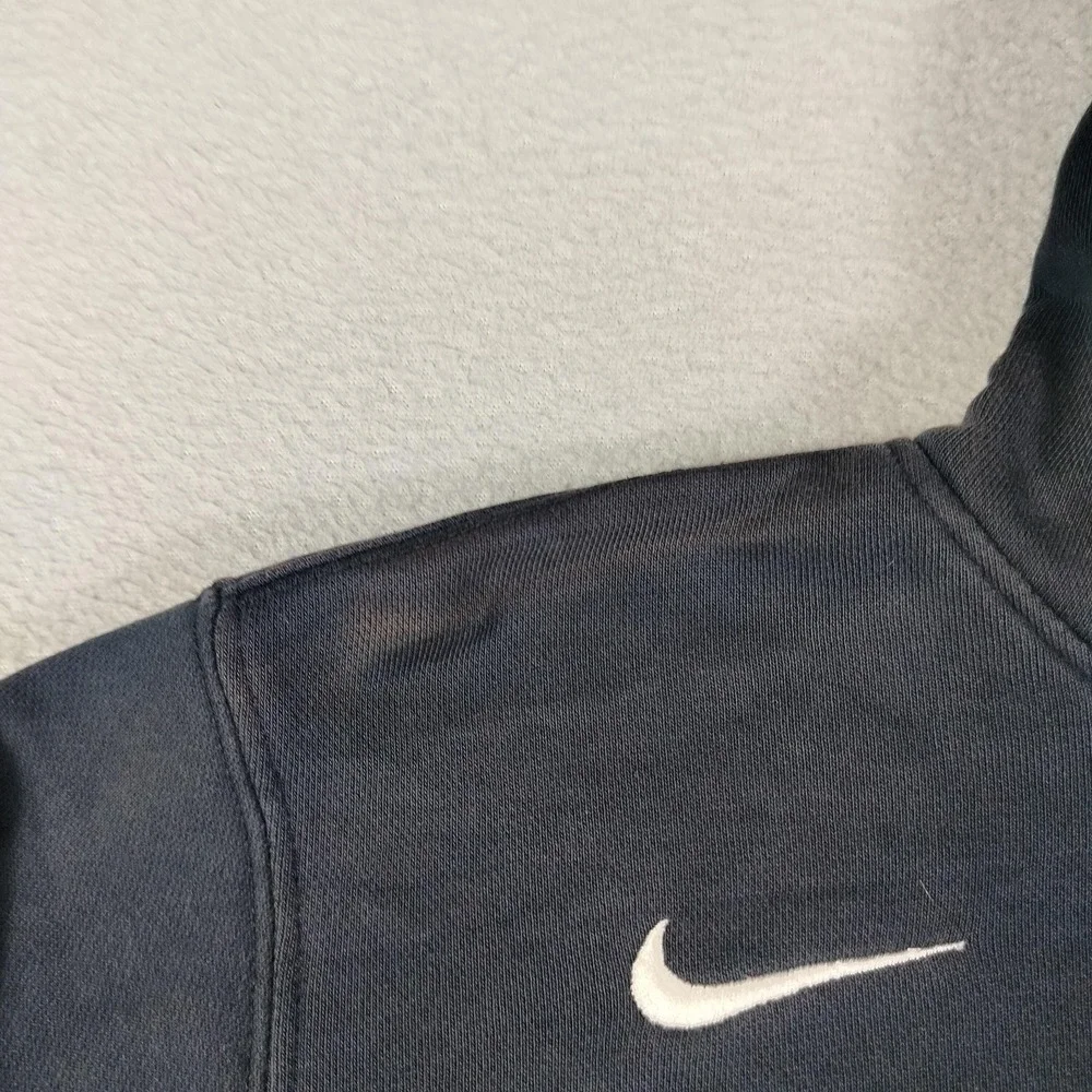 Nike Sweatshirt Club Fleece Mens Medium Black NA Track & Field Hoodie Distressed